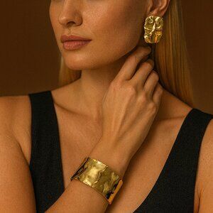 bracelet/cuff, new, no tags, gold coloured stainless steel, hammered texture